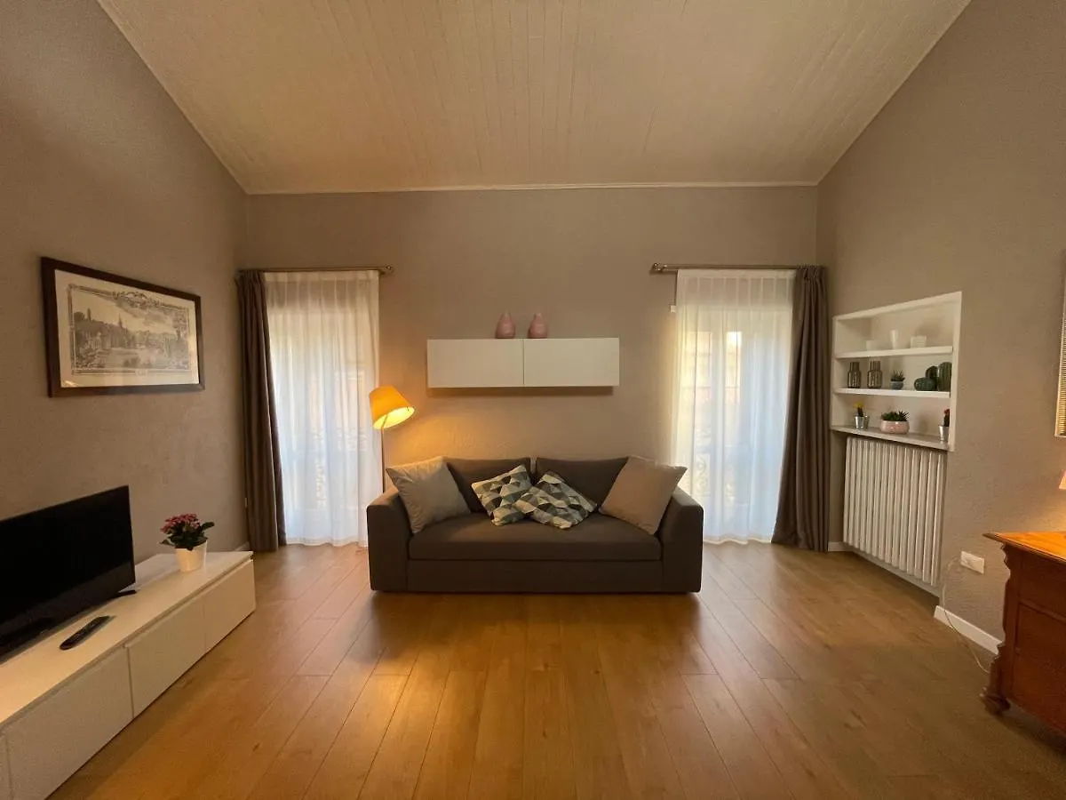 Domus Suites ורונה 0*,